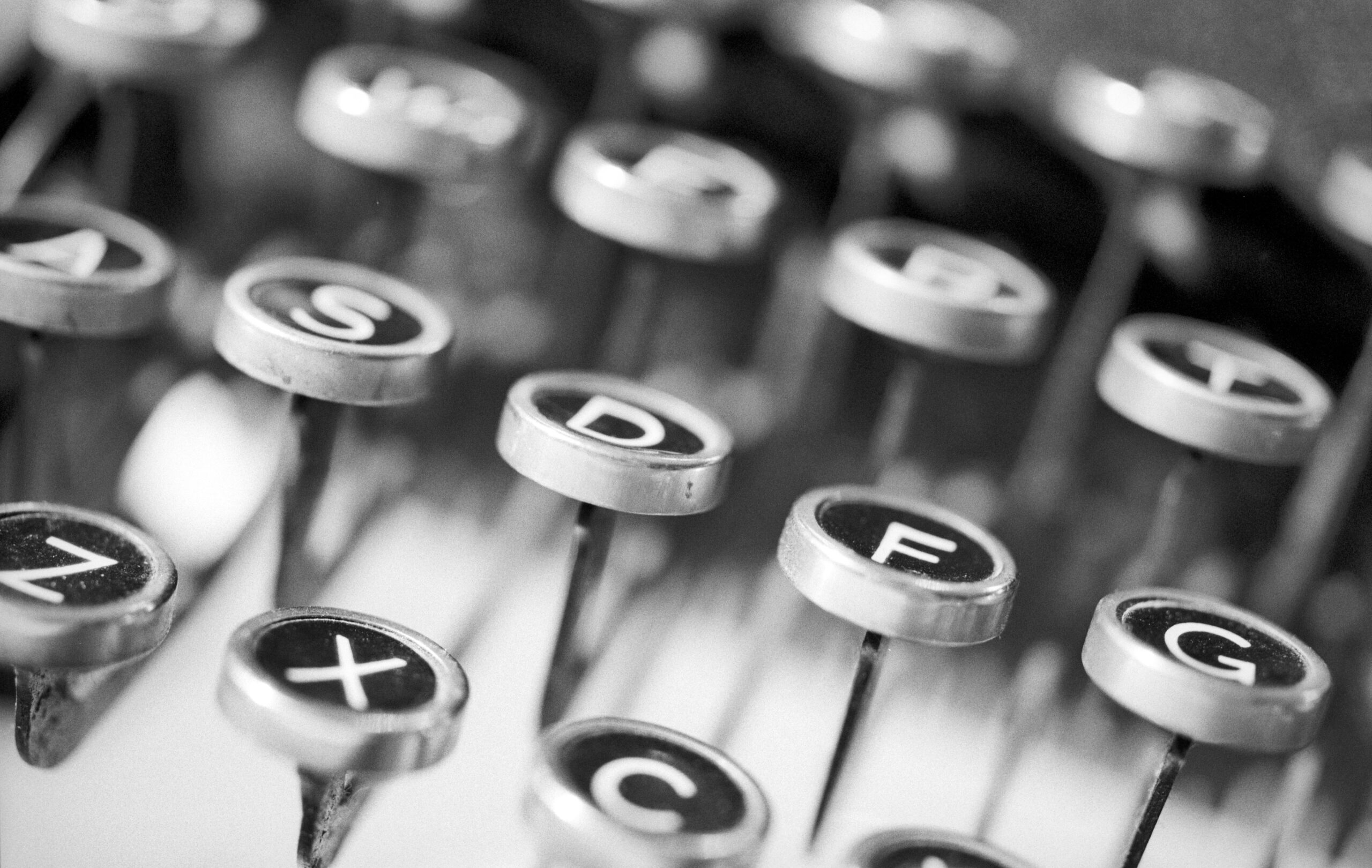 Typewriter keys - test article - financial copywriter